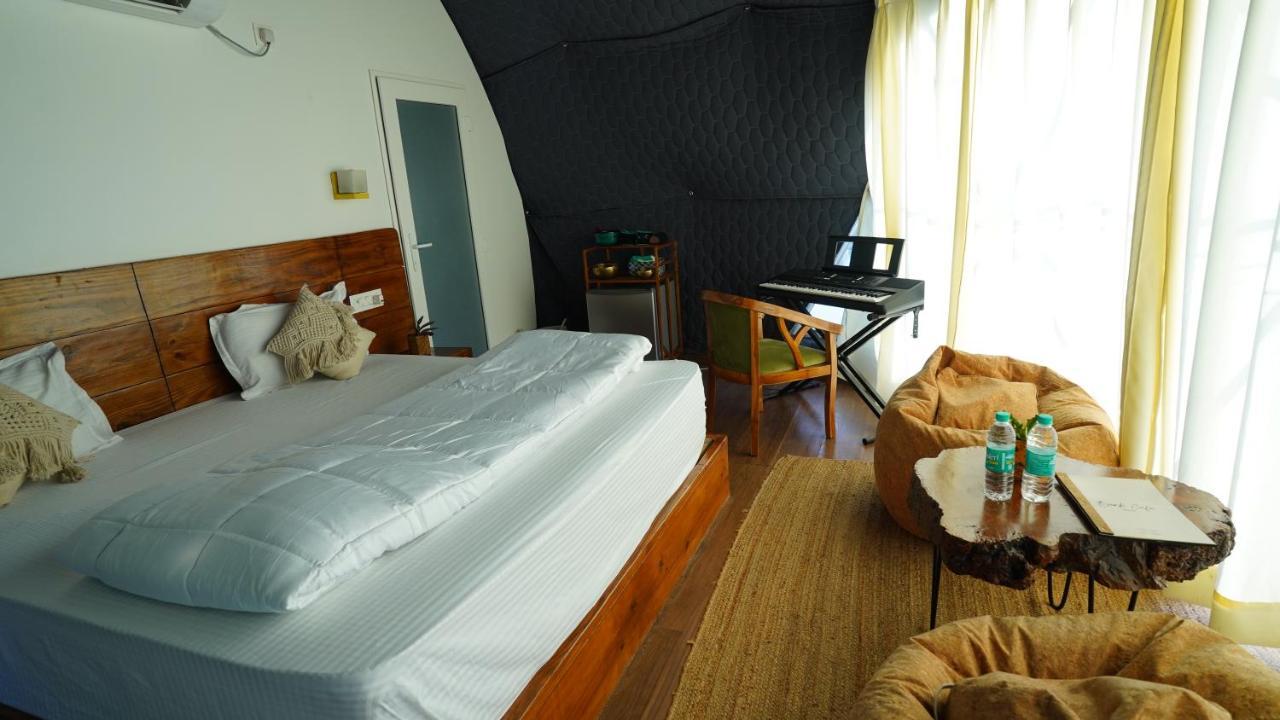 Bunkstay Coworking Hostel & Glamping Rishīkesh Eksteriør billede