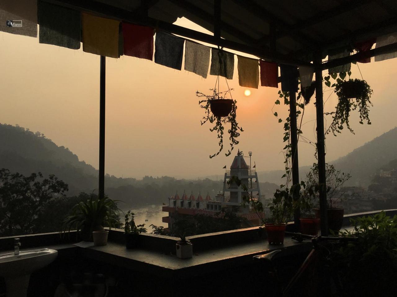 Bunkstay Coworking Hostel & Glamping Rishīkesh Eksteriør billede